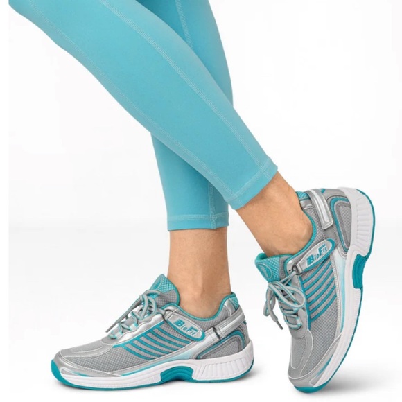 Orthofeet Verve Silver and Turquoise Athletic Shoes with Mesh Ventilation. 11.5 - Picture 2 of 9